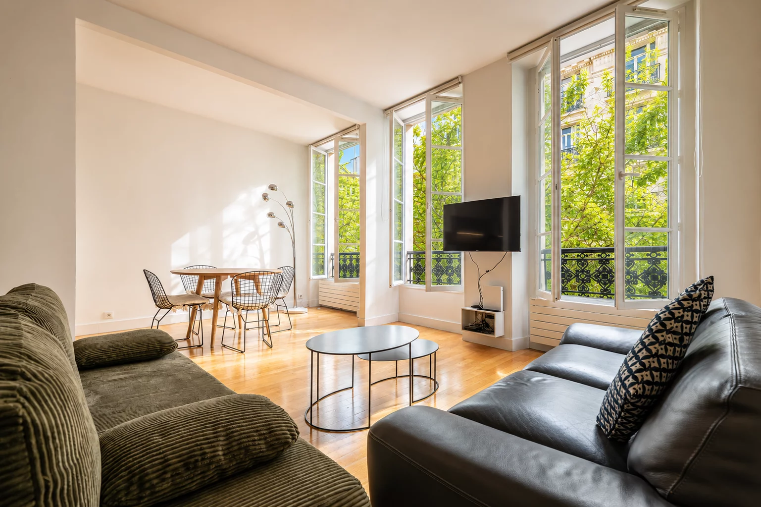 PARIS 3ÈME – ENFANTS ROUGES – BEAU 2 PIÈCES HAUTEUR SOUS PLAFOND
