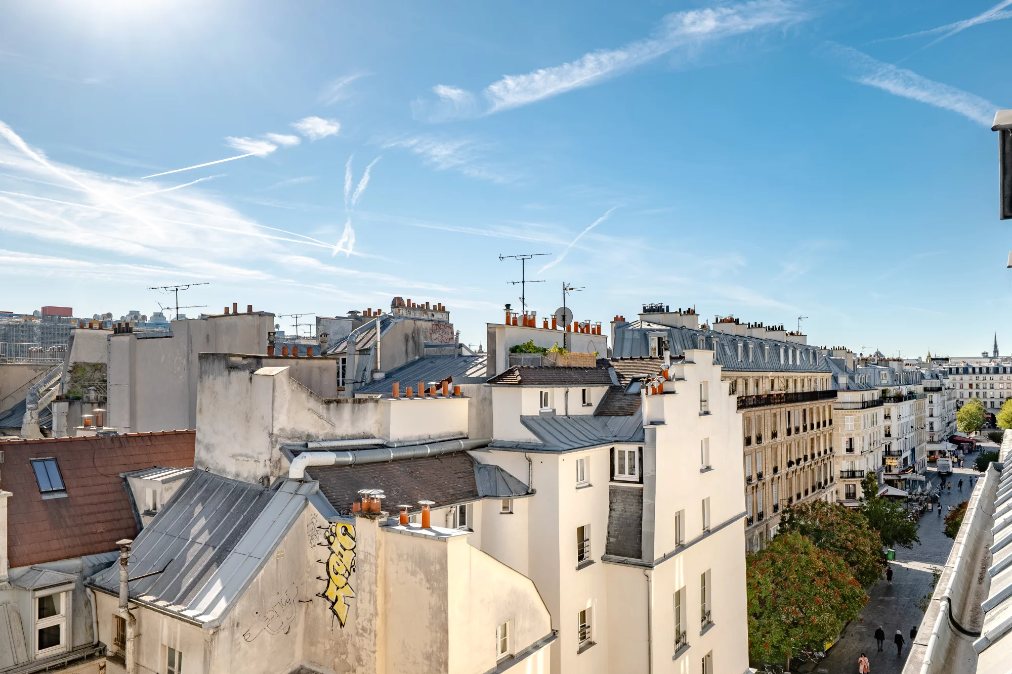 PARIS 1ER - PIERRE LESCOT - 2 PIÈCES AU DERNIER ÉTAGE ASCENSEUR ET VUE DÉGAGÉE